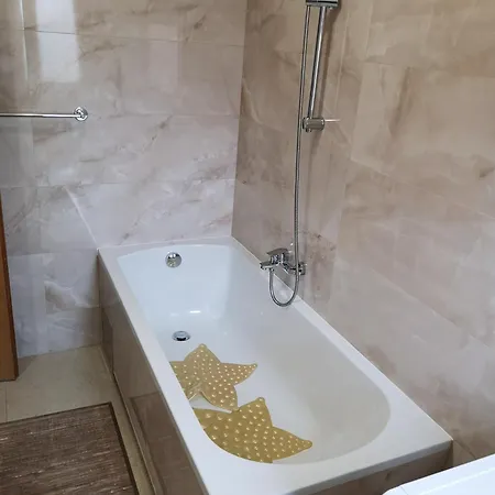 Naomi's Sunshine Apartament