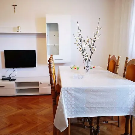 Naomi's Sunshine Apartament *