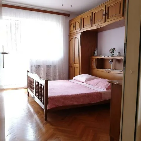 Naomi's Sunshine Apartament *