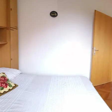 Naomi's Sunshine Apartament *