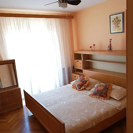 Naomi's Sunshine Apartament