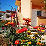 Naomi's Sunshine דירה *