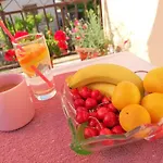Naomi's Sunshine Apartment *