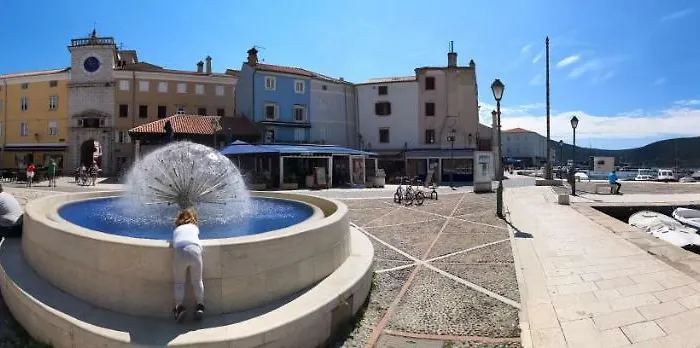 Naomi's Sunshine Cres