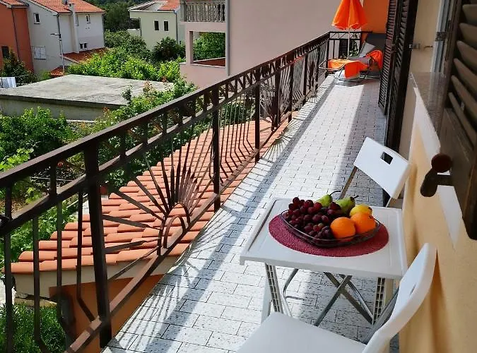 Naomi's Sunshine Apartmán