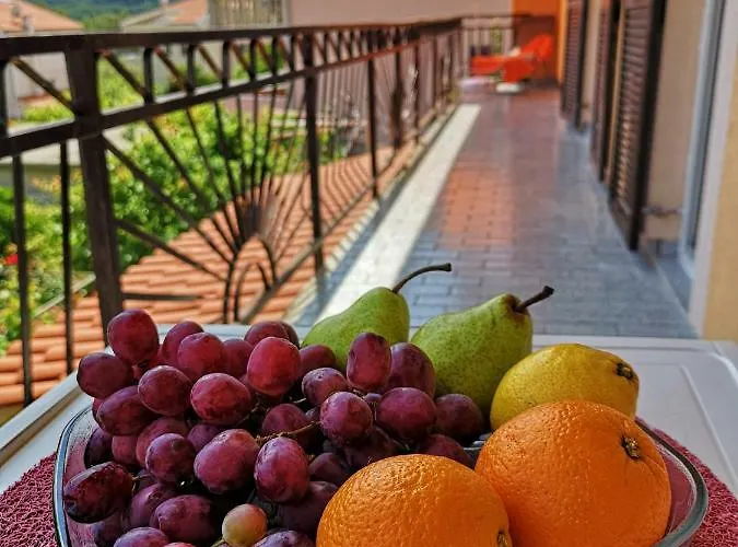 Naomi's Sunshine Apartmán