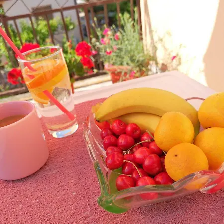 Naomi's Sunshine Daire *